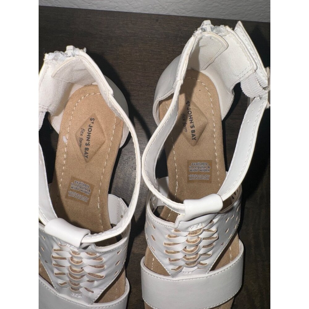 Women St John's Bay White Noreen Flex Form Gladiator Sandals - Size 6.5 - Picture 4 of 6
